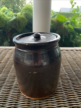 Vtg Albany Slip Glazed Stoneware Crock with Matching Lid